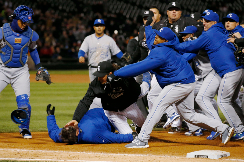 Illustration for article titled Last Night's White Sox-Royals Brawl Was A Photographer's Delight
